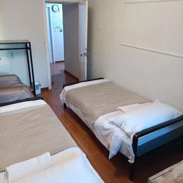 Tsogoo Guesthouse Shared rooms، فندق في أولان باتور