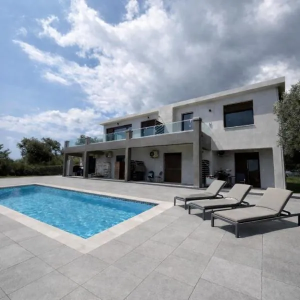 Pnoes Suites Apartments, hotel Szkiáthoszban