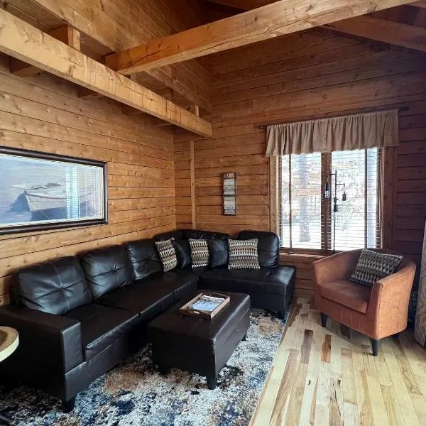 Private Cabin-Shuttle Pass Included!, hotel in Thompsonville