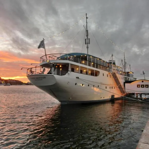 Mälardrottningen Yacht Hotel, hotel i Stockholm