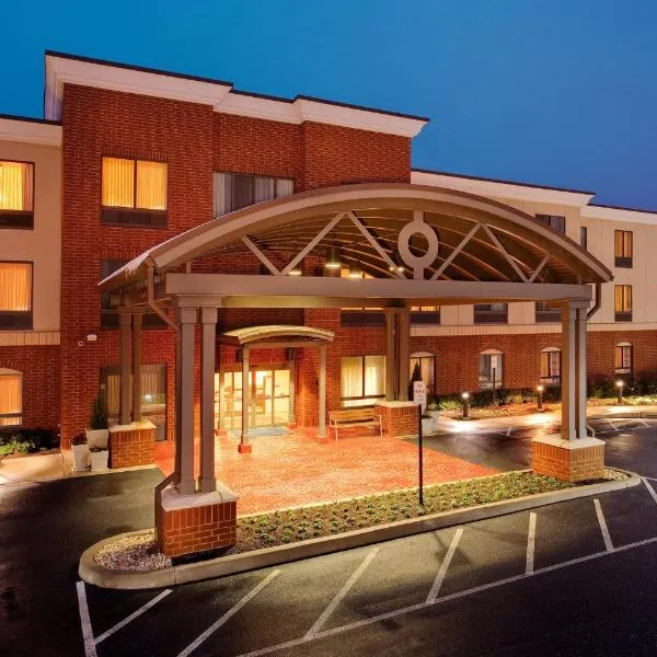 Holiday Inn Express & Suites Bethlehem Airport-Allentown Area, hotel di Bethlehem