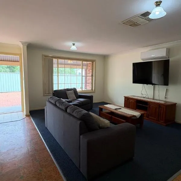 Little Darling Stay - Unit 2, hotel v destinaci Bourke