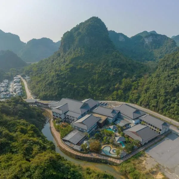 Hilton Quang Hanh Onsen Resort, hotel v mestu Cẩm Phả