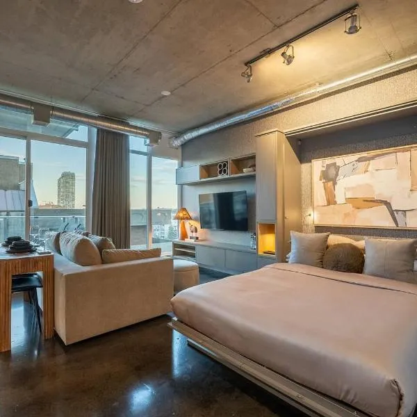 Downtown Views | Boutique Luxury Suite + Workspace, hotel v destinácii Calgary