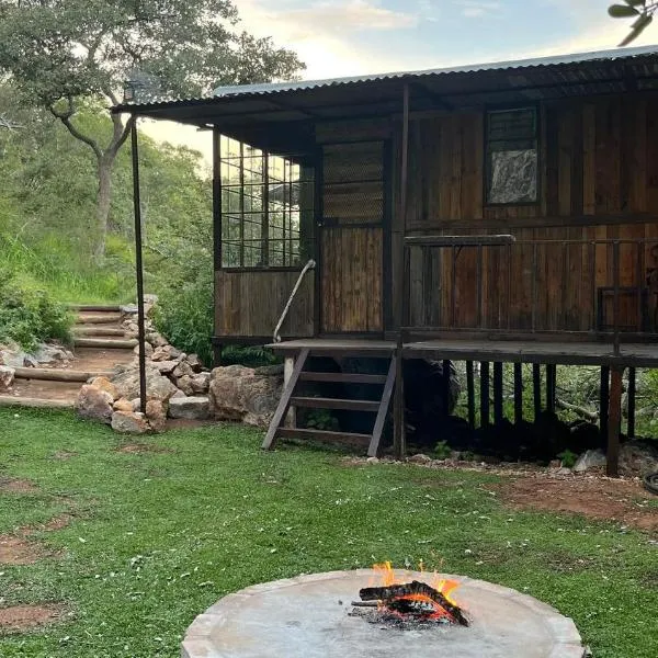 Glocke Mountain Camp, Cabin, hotel v destinaci Outjo