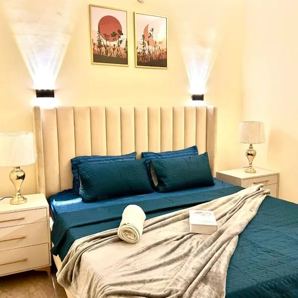 Heaven Four Suites - 3 Minutes Airport, hotel em Karachi