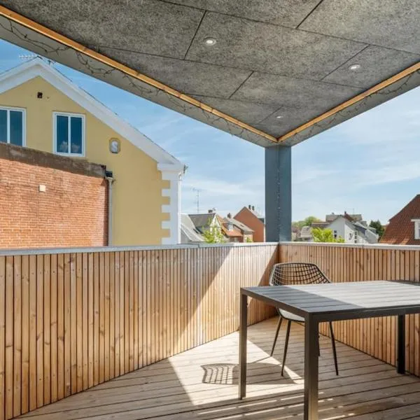 Helt nyt charmerende byhus i centrum med skøn tagterrasse: Svendborg şehrinde bir otel