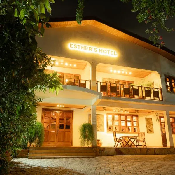 Esther's Hotel, хотел в Акра