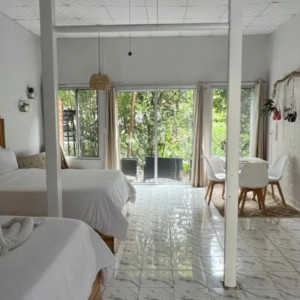 Boquete Firefly Inn, hotel di Boquete