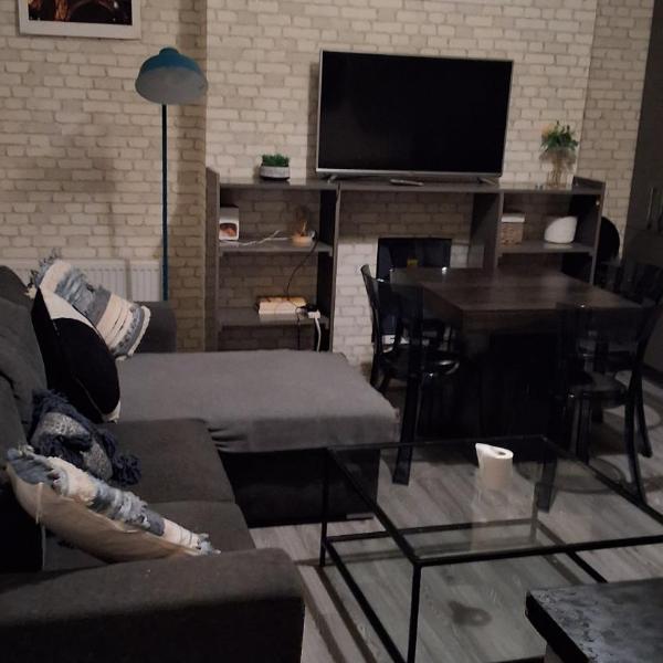 Zak Air B&B Stay 9 people's, Birmingham