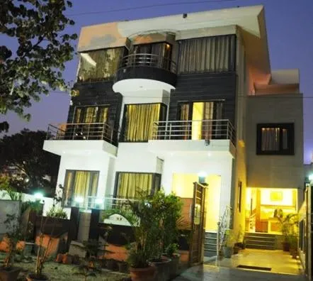 VR Residency 83, hotel em Gurgaon