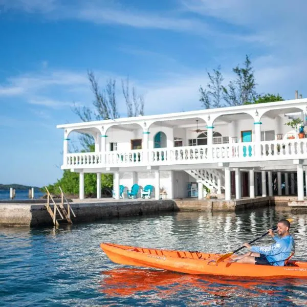 Pond Cay - Family Vacation Rental, hotel i Guanaja