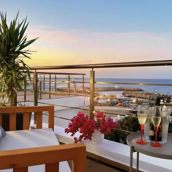 Spacious Two-Bedroom Apartment with Sea View B3, hotel i Kyrenia