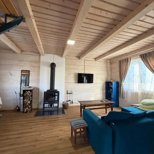 Будиночок над річкою, hotel in Korchin