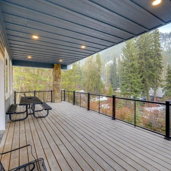 Mountain Retreat By the River Star Valley Getaway، فندق في أفتون