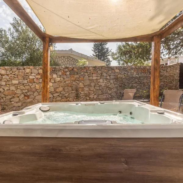 Villa Pinus, hotel u gradu Stari Grad