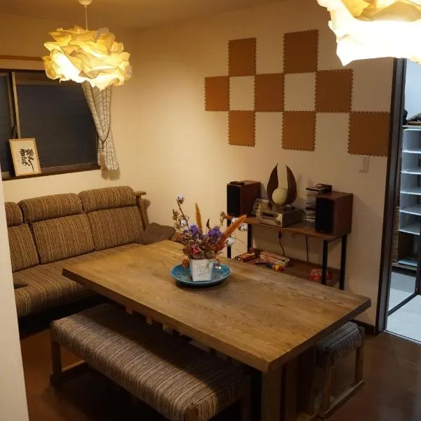 Auberge du Tanuki Noir Maison d'Hôtes, hotell i Osaka