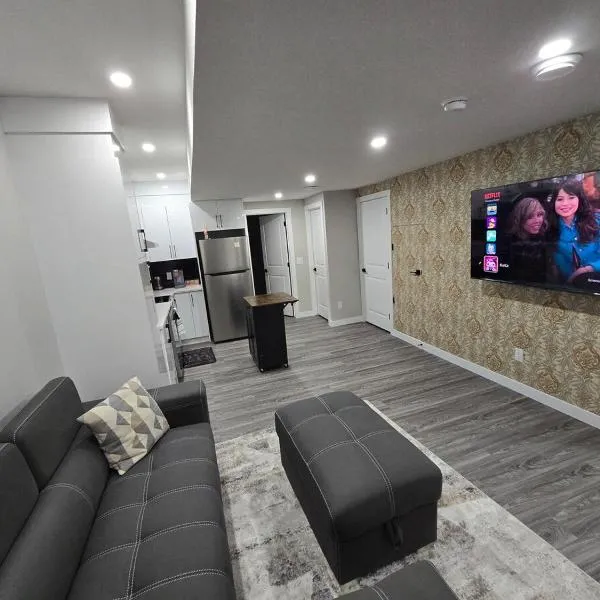 Cozy 2 Bedroom basement Suite、カルガリーのホテル
