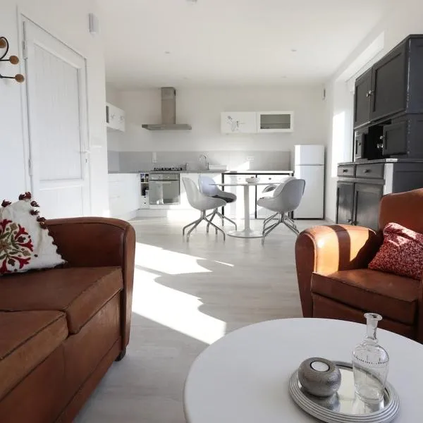 Apartment with enclosed garden, 2 bedrooms, 60 m2, everything within walking distance, hotel em Audierne