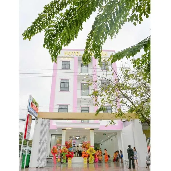 Hotel Tri Tôn, hotel en Tri Tôn