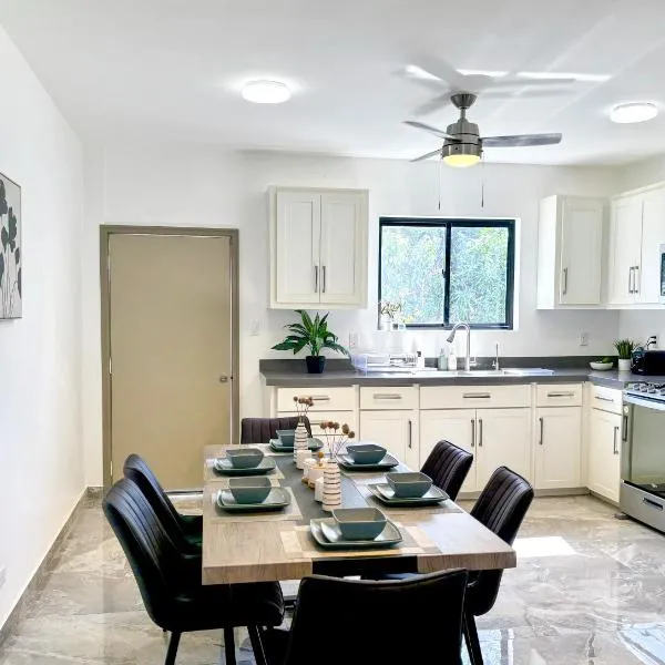 DOWNTOWN PRIME STAY Only 3-Min Walk to Ferry, Attractions & Restaurants, hôtel à Belize City