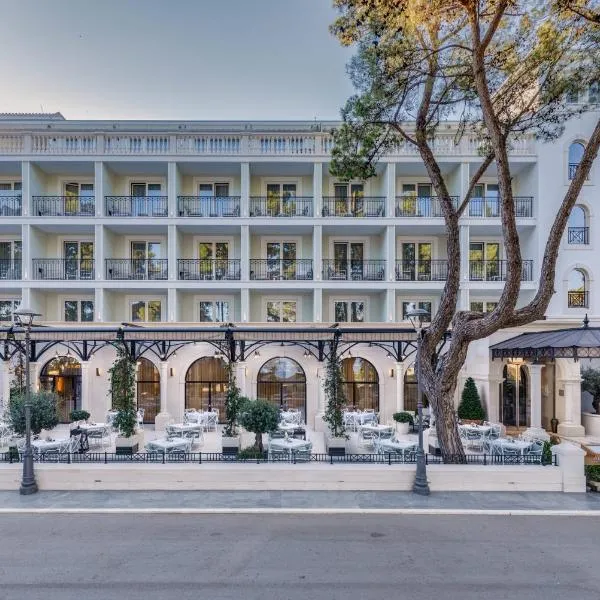 Crowne Plaza Budva by IHG, hótel í Budva