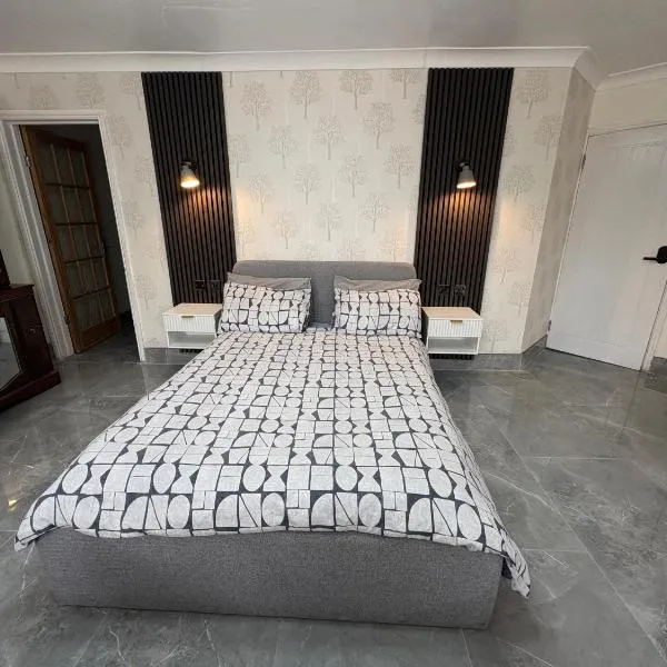 Luton Retreat - Modern 2 Bedroom Studio Near Town Centre, Station and Airport, hotell i Luton