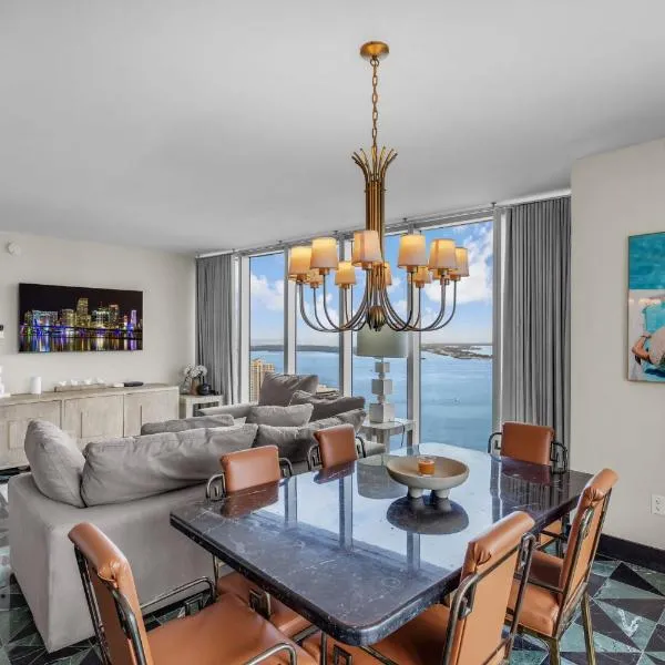 Sky-High Water Views at Icon Brickell, hotel em Miami
