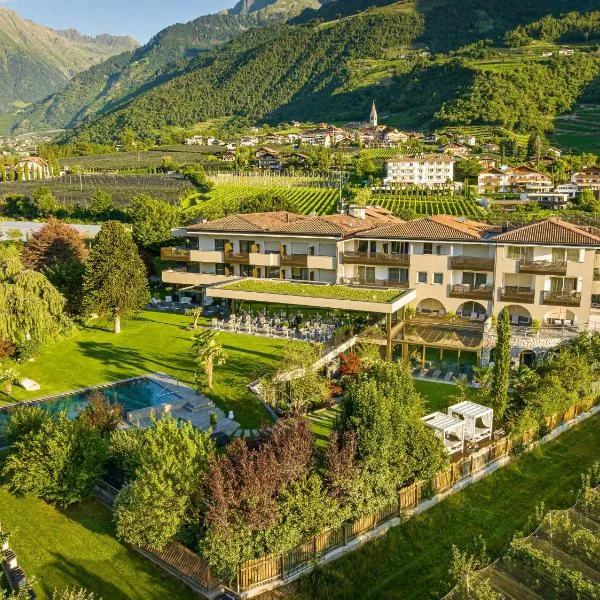 FAYN garden retreat hotel, hotel v destinaci Lagundo