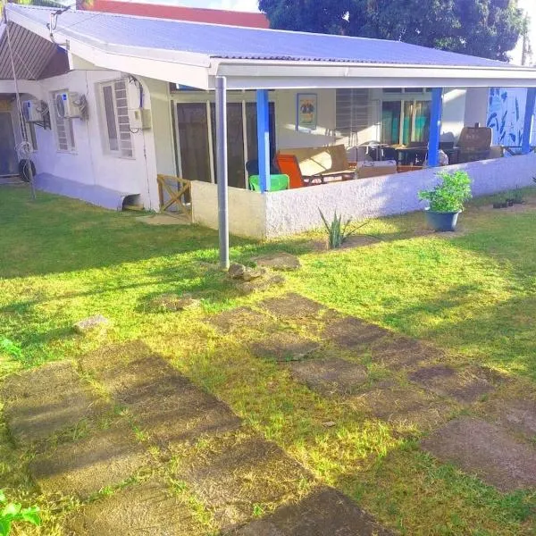 Beautiful house right in Fare, air conditioning, hotel sa Huahine