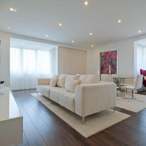 Luxury Duplex in Benfica 15 Min to Airport, hotel a Lisbona