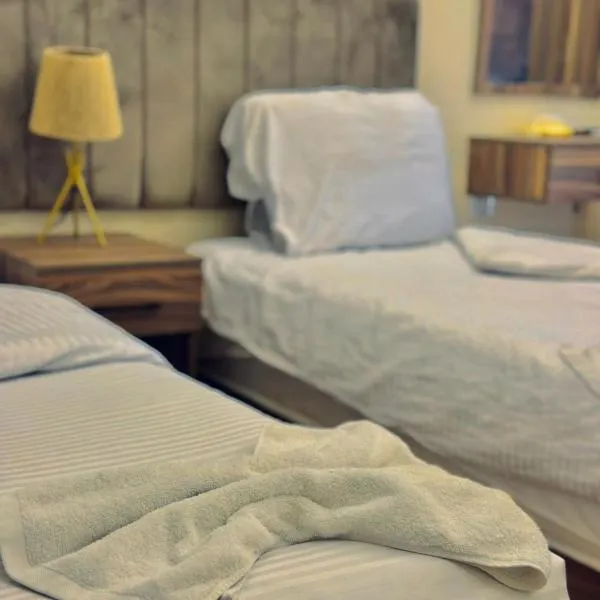 Pyramids fort & free pickup shuttle, готель у Каїрі