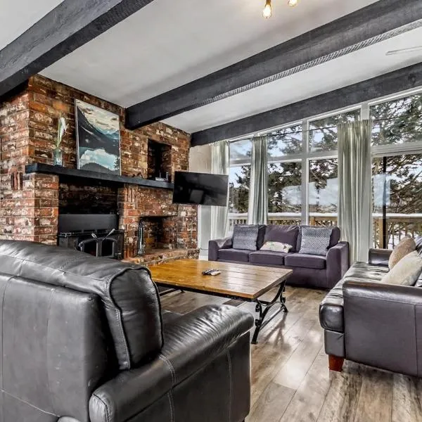 Mountain View-Backyard-Air-Conditioning-BBQ-15mins walk Blue Mountain Village, hotel i Blue Mountains