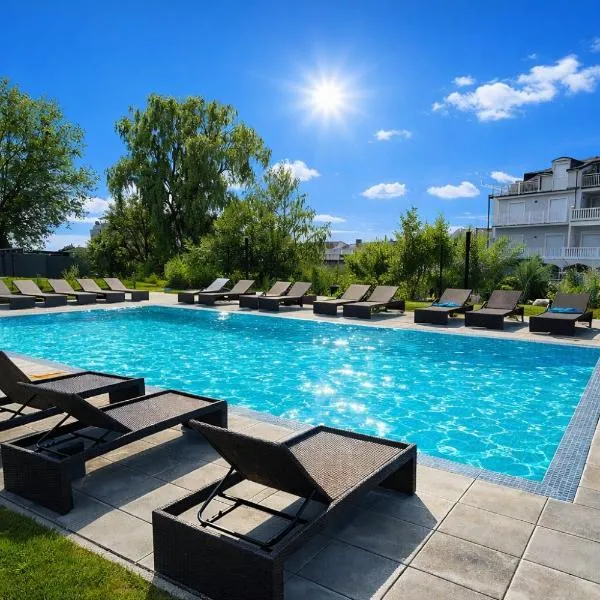 SPA-Residenz PRIVATE independent SELF-CATERING Apartment with private Garden BEST VALUE residential-style use, hotel in Neusiedl am See