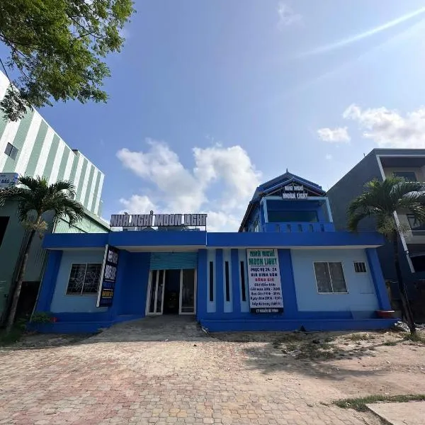 Nhà Nghỉ Moon Light، فندق في دا نانغ