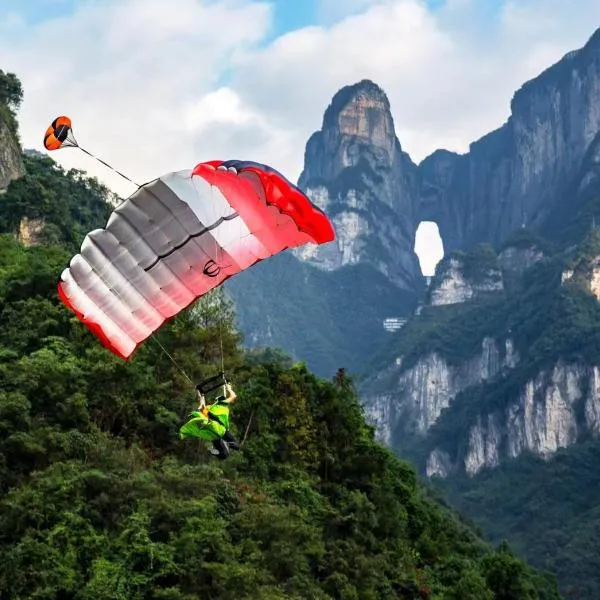 Zhangjiajie Homeinn Hotel- New Hotel,Free Breakfast, Free Self-Service Laundry & Drying, Attraction Tickets Serivce in advance,Toursim info, hotel a Zhangjiajie