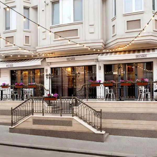One or Two bright bedrooms apartments with an in house restaurant, hotel di Chisinau