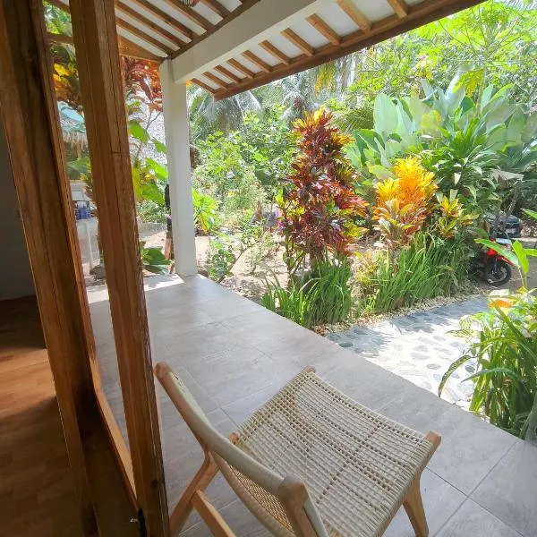 anik homestay & dormy Batukaras, hotel v destinácii Batukaras