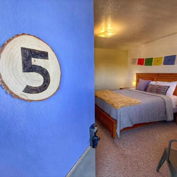 King Five Mokee Motel Pets OK Shared Kitchen, hotel v mestu Bluff