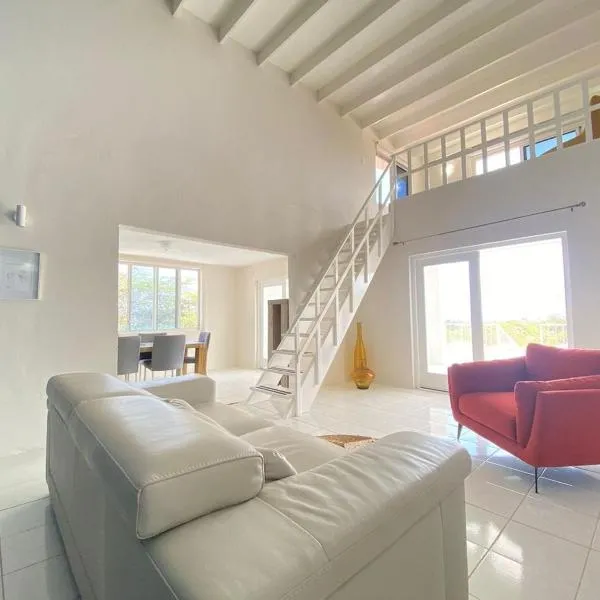 Aruba Villa on a Hill, hotell i Savaneta