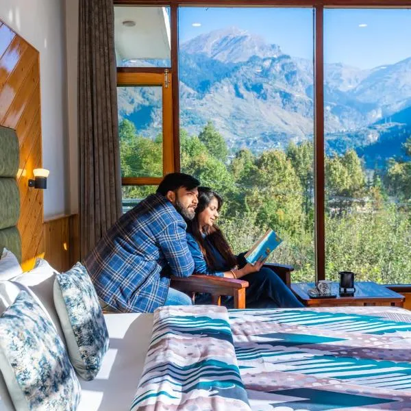 The 14 Gables, A Boutique Stay, Manali - Pet Friendly Hotel - Crown Palace، فندق في مانالي