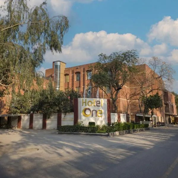 Hotel One Faisalabad, hotel u gradu Fejsalabad