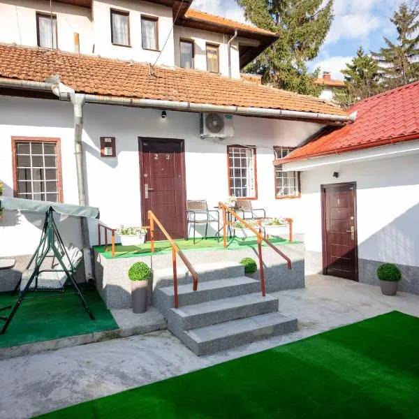 Bosanska Avlija Authentic Sarajevo Stay with Garden, hotelli kohteessa Sarajevo