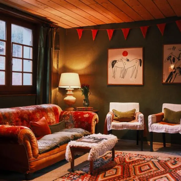 The Fat Fox Lodge, Morzine: Montriond şehrinde bir otel