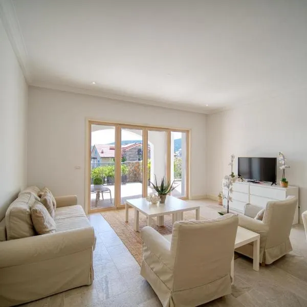 Lustica Bay Marina Village by 2BHome, viešbutis mieste Luštica