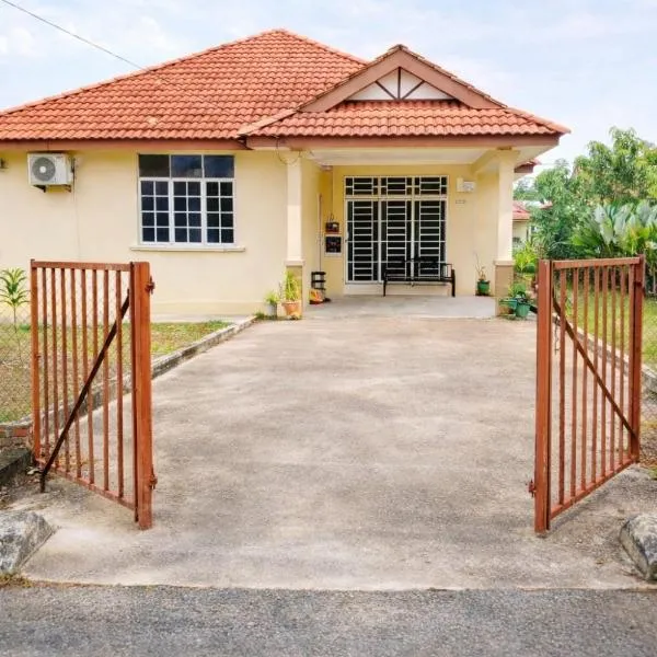 bungalow chelong homestay nearby umt unisza stadium gong badak n airport tggnu, hotel a Kampong Bukit Berangan