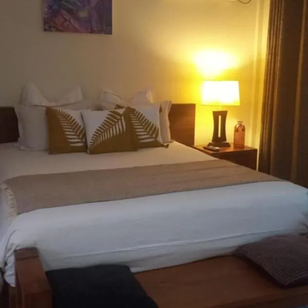 Appartement duplex F2, hotel in Koné