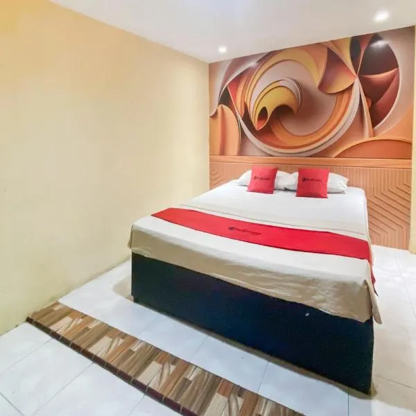 RedDoorz at Hotel Warna Palopo, hotel Palopo városában