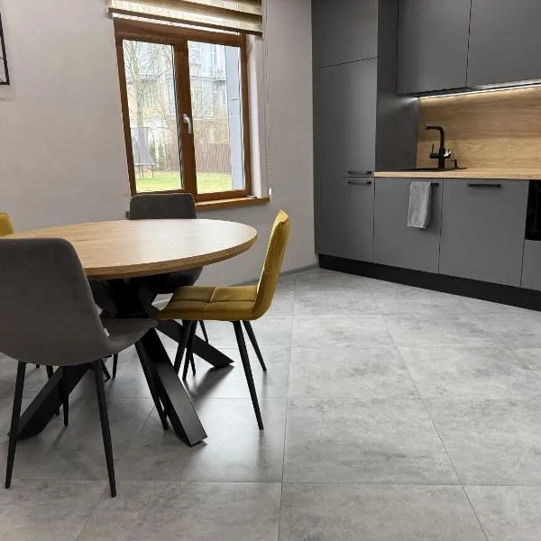 BRIVIBAS RESIDENCE - SOUTH / NORTH, free PRIVAT parking, free WIFI, self check-in, hotel em Riga
