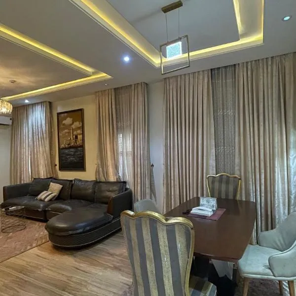 The Grey Apartment، فندق في كادونا